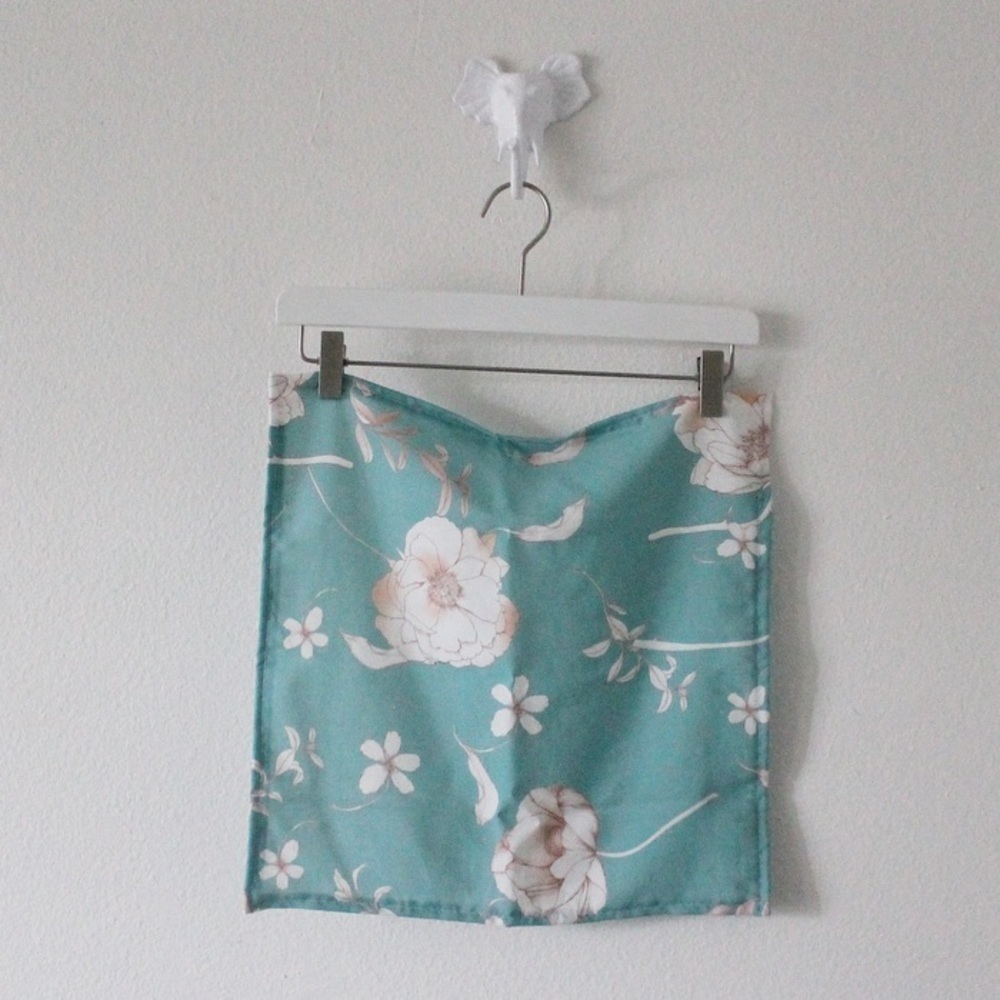 NWT HANDMADE Floral 16” x 16” Scarf #12 L989